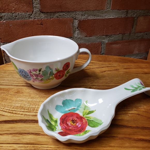 The Pioneer Woman Other - Pioneer Woman Set Spoon Rest Measuring Cup Melamine Floral